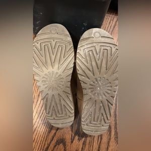 Uggs women’s size 10 slipper